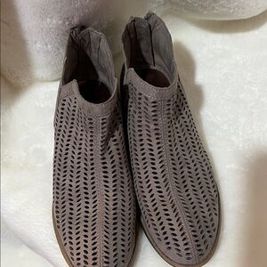 Reaction Kenneth Cole Perforated Brown Boots